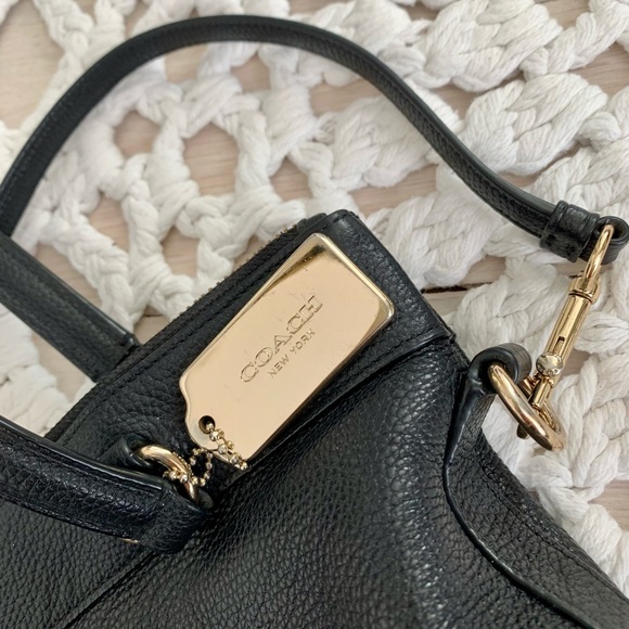 Coach Black Leather Shoulder bag with AdjustableStraps - Picture 14 of 17